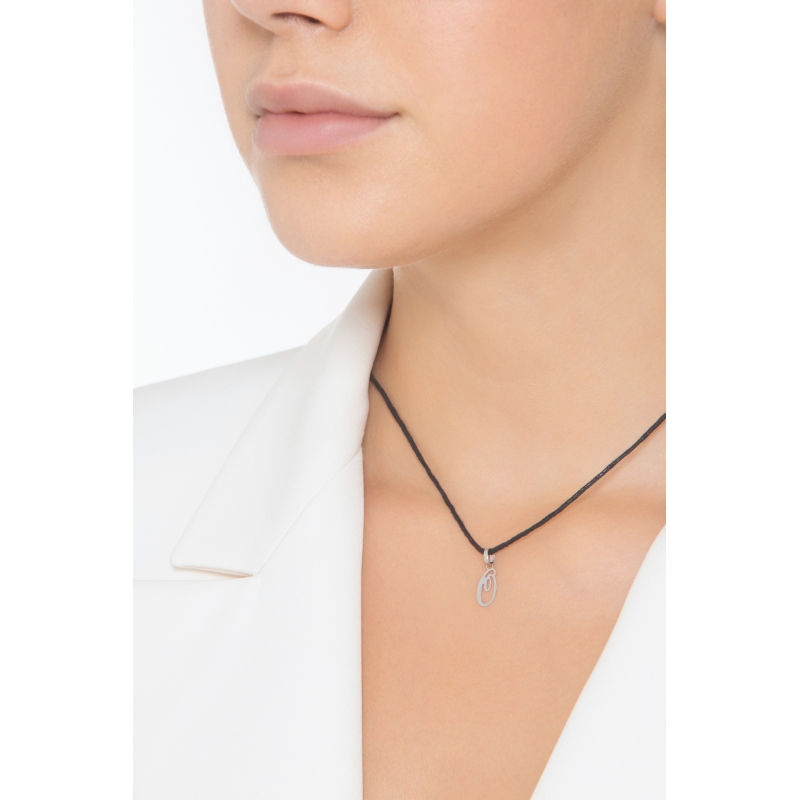 Colgante con inicial O oro blanco 18 quilates