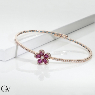 Pulsera flor de oro rosa con rubíes y diamantes