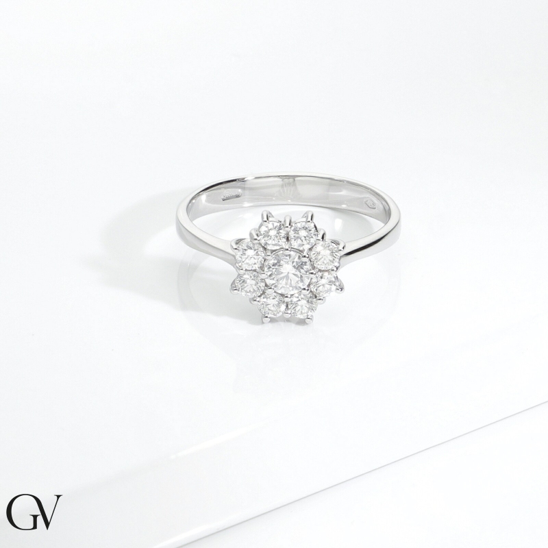 Anillo halo flor con diamante central  CT0.25 Anillo halo flor con diamante central  CT0.25