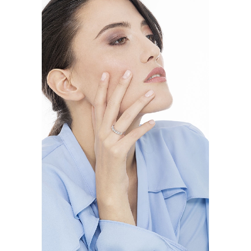 Media alianza con 7 diamantes 0,80 quilates oro blanco 18 kilates Media alianza con 7 diamantes 0,80 quilates oro blanco 18 kilates