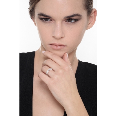 Media alianza con 7 diamantes 1,20 quilates oro blanco 18 kilates