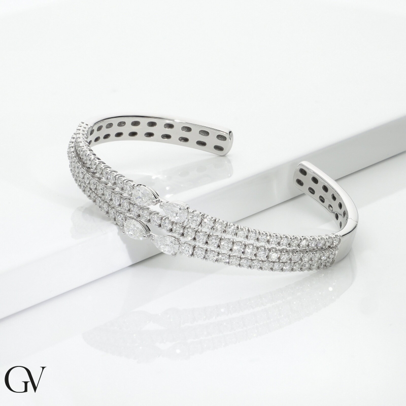 Brazalete rígido en oro blanco 18k con 3 hileras de diamantes Brazalete rígido en oro blanco 18k con 3 hileras de diamantes
