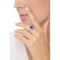 Anillo contorno en oro blanco de 18k con zafiro azul y diamantes 2