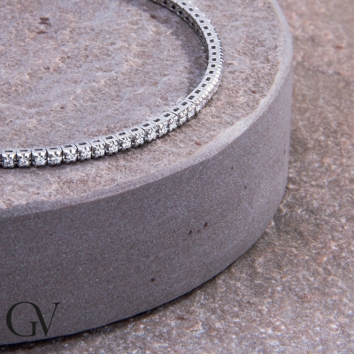Brazalete tenis con garras en oro blanco 18k con diamantes