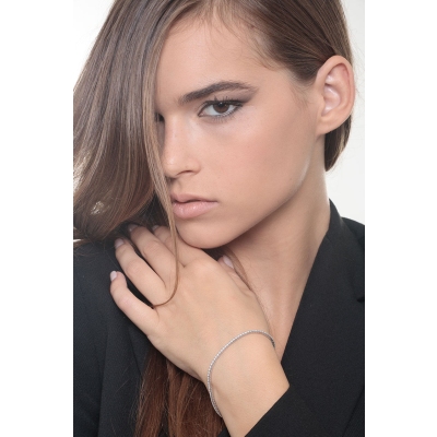 Brazalete tenis con garras en oro blanco 18k con diamantes