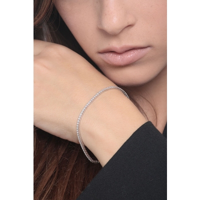 Brazalete tenis con garras en oro blanco 18k con diamantes