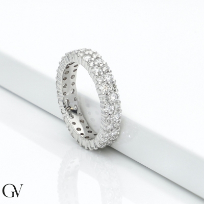 Anillo eternity en oro blanco de 18k con diamantes
