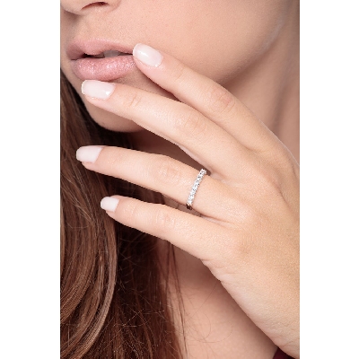 Anillo con 9 diamantes 0,30 quilates y oro blanco 18 kilates 