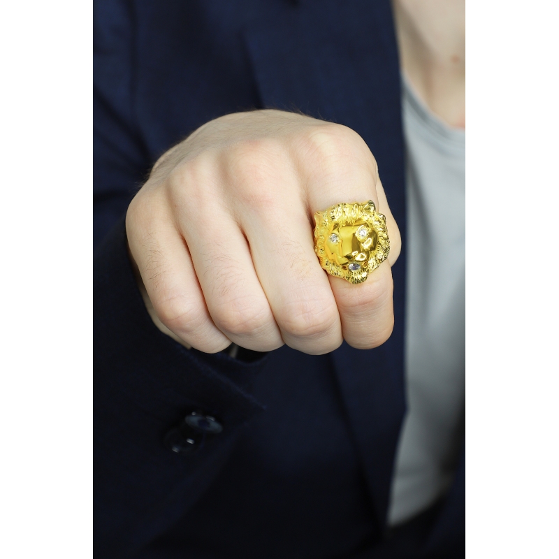 Anillo con león en oro amarillo de 18k con circonitas Anillo con león en oro amarillo de 18k con circonitas