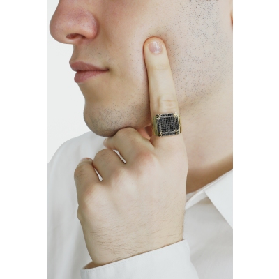 Anillo Hombre en Oro Amarillo 18k con Circonitas Negras
