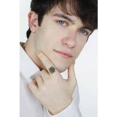 Anillo Hombre en Oro Amarillo 18k con Circonitas Negras