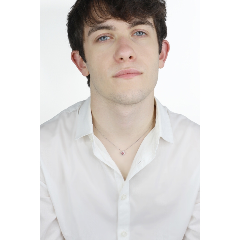 Collar de oro blanco de 18k con cruz de rubíes y diamantes