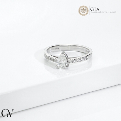 Anillo solitario lagrima 0.70ct  GIA en oro blanco 18k con diamantes