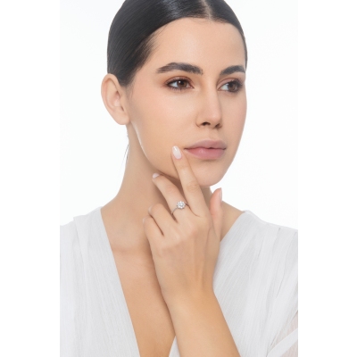  Anillo halo en forma de flor con diamante central de CT0.20