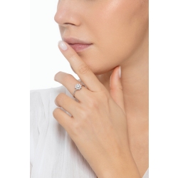 Anillo halo en forma de flor con diamante central de CT0.20 2