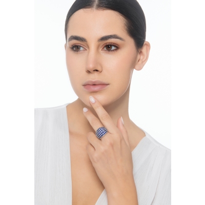 Anillo con zafiros azules y diamantes 