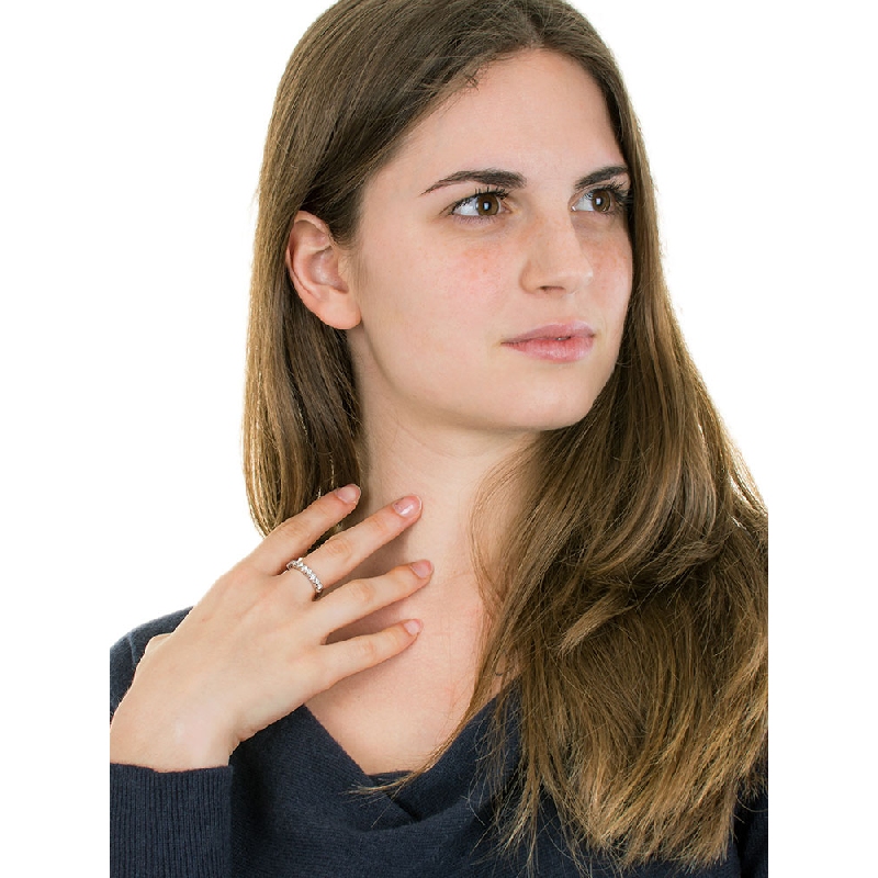 Anillo media alianza oro blanco 18 kilates y 9 diamantes 