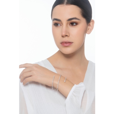 Pulsera semirrígida de resorte con fila de diamantes