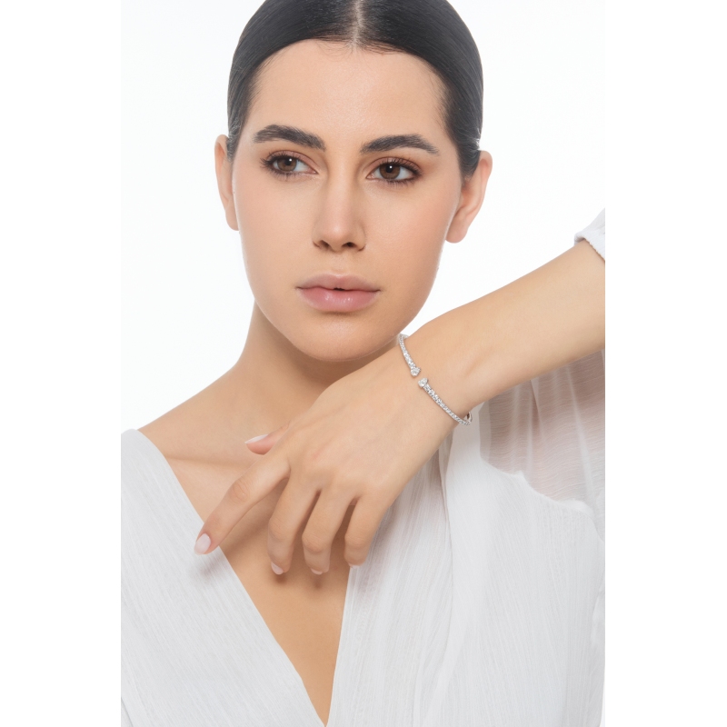 Pulsera rígida de oro blanco de18 quilates con diamantes Pulsera rígida de oro blanco de18 quilates con diamantes