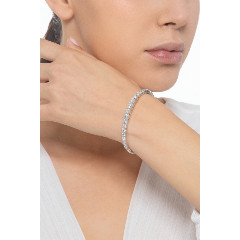 Pulsera semi-rígida en oro blanco 18 quilates con diamantes  Pulsera semi-rígida en oro blanco 18 quilates con diamantes