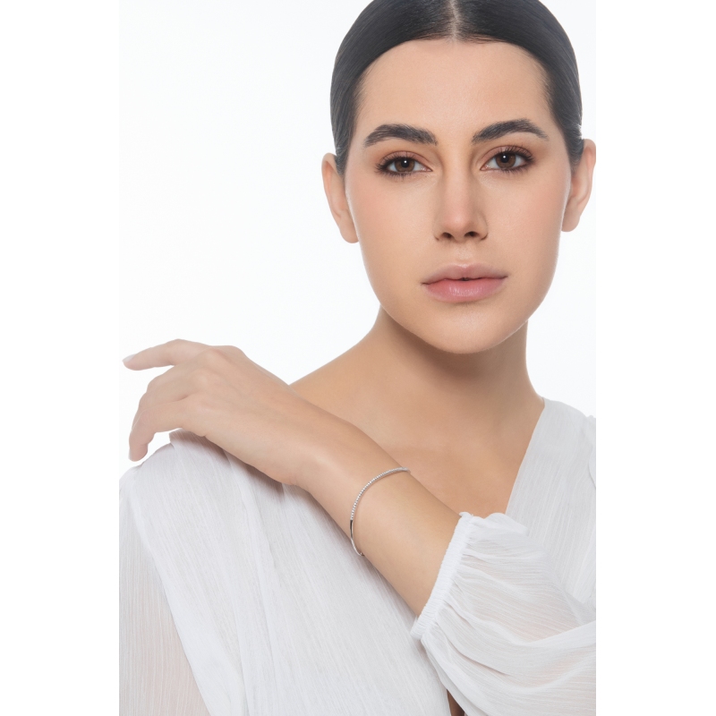 Pulsera semirrígida de diamantes en oro blanco de 18 quilates Pulsera semirrígida de diamantes en oro blanco de 18 quilates
