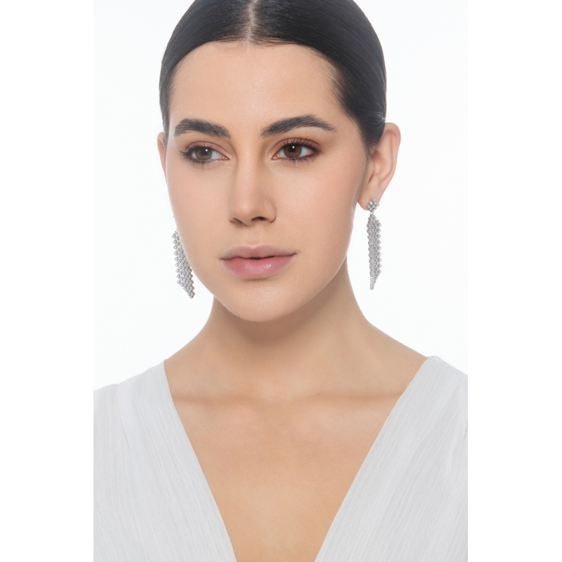 Pendientes colgantes en oro blanco 18k con diamantes brillantes Pendientes colgantes en oro blanco 18k con diamantes brillantes