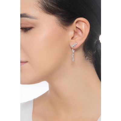 Pendientes colgantes en oro blanco de 18k y diamantes