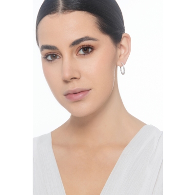 Pendientes ovalados en oro blanco de 18 quilates con diamantes