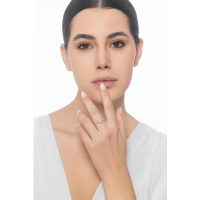 Anillo con diamante corte corazón 0,50 ct GIA en oro blanco 18k