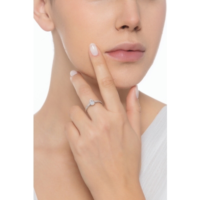 Anillo con diamante corte corazón 0,50 ct GIA en oro blanco 18k