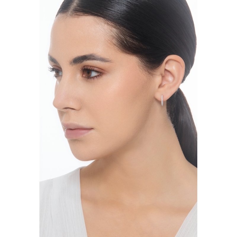  Mono pendiente ovalado en oro blanco 18 quilates con diamantes 