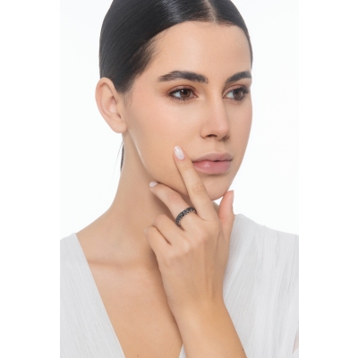 Anillo eternity oro blanco y diamantes negros