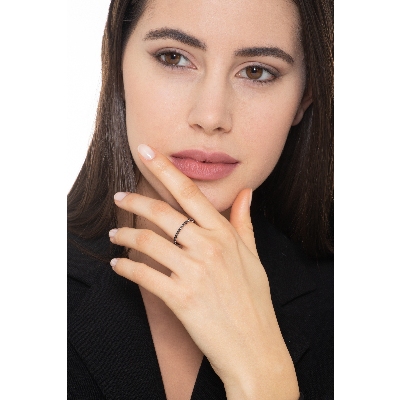 Anillo riviere en oro blanco de 18k con diamantes negros