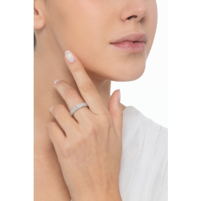 Anillo eternity en oro blanco de 18k con diamantes