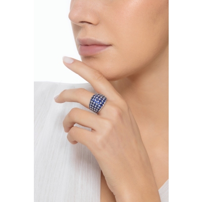 Anillo con zafiros azules y diamantes 