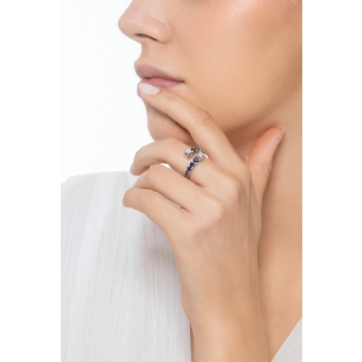 Anillo tu y yo en oro blanco 18k con zafiros azules y diamantes
