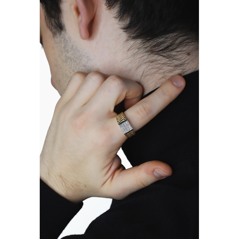 Anillo en oro amarillo y blanco de 18k con pavé