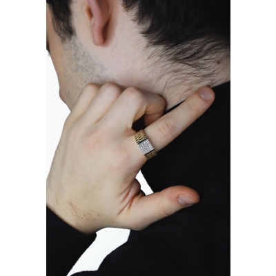 Anillo en oro amarillo y blanco de 18k con pavé