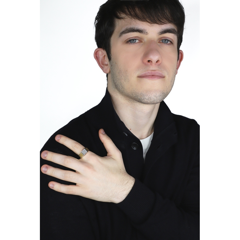 Anillo en oro amarillo y blanco de 18k con pavé