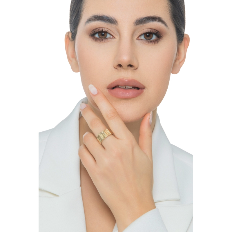 Anillo en oro amarillo de 18k  Anillo en oro amarillo de 18k