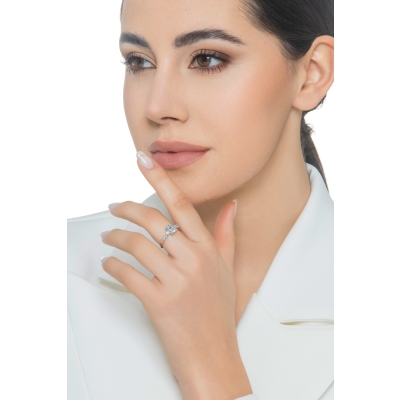 Anillo con brillantes y aguamarina 