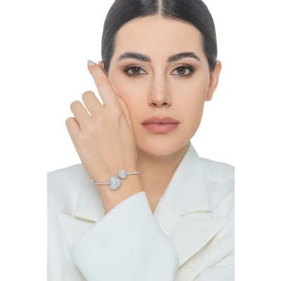 Pulsera de oro blanco 18 qt con dos corazones de diamantes