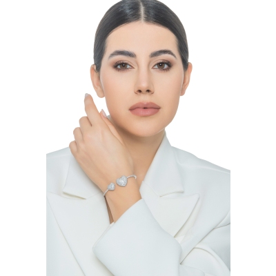 Brazalete en oro blanco 18k con dos corazones de diamantes