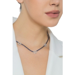 Gargantilla tenis en oro blanco de 18k con zafiros azules y corazones  2