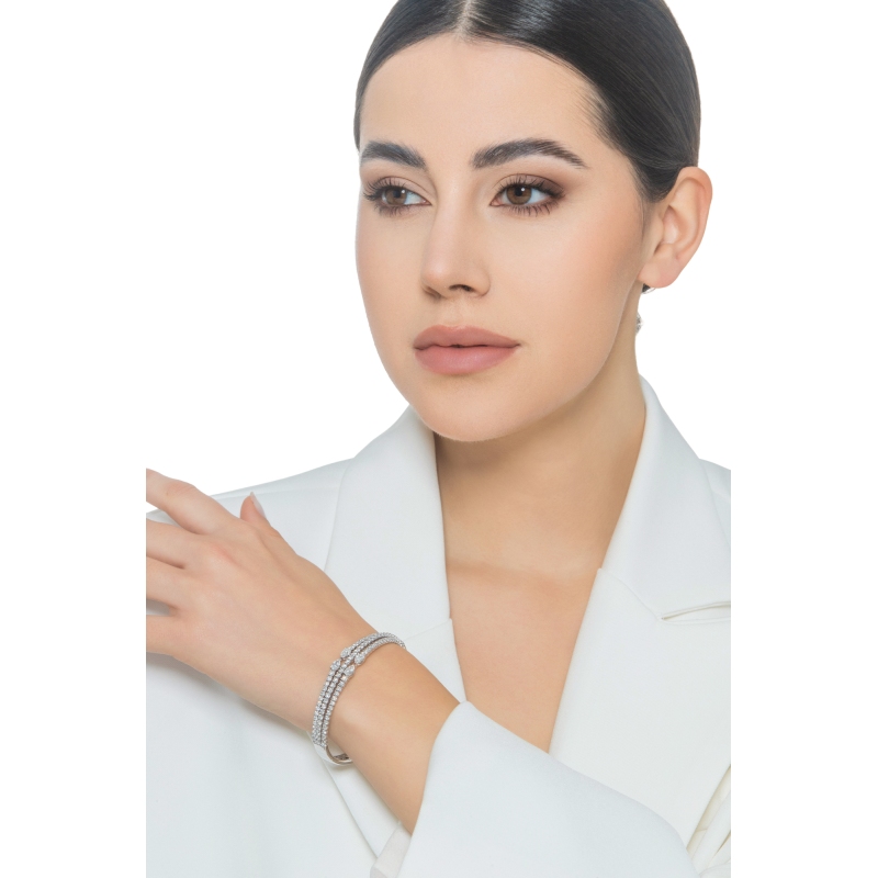 Brazalete rígido en oro blanco 18k con 3 hileras de diamantes Brazalete rígido en oro blanco 18k con 3 hileras de diamantes