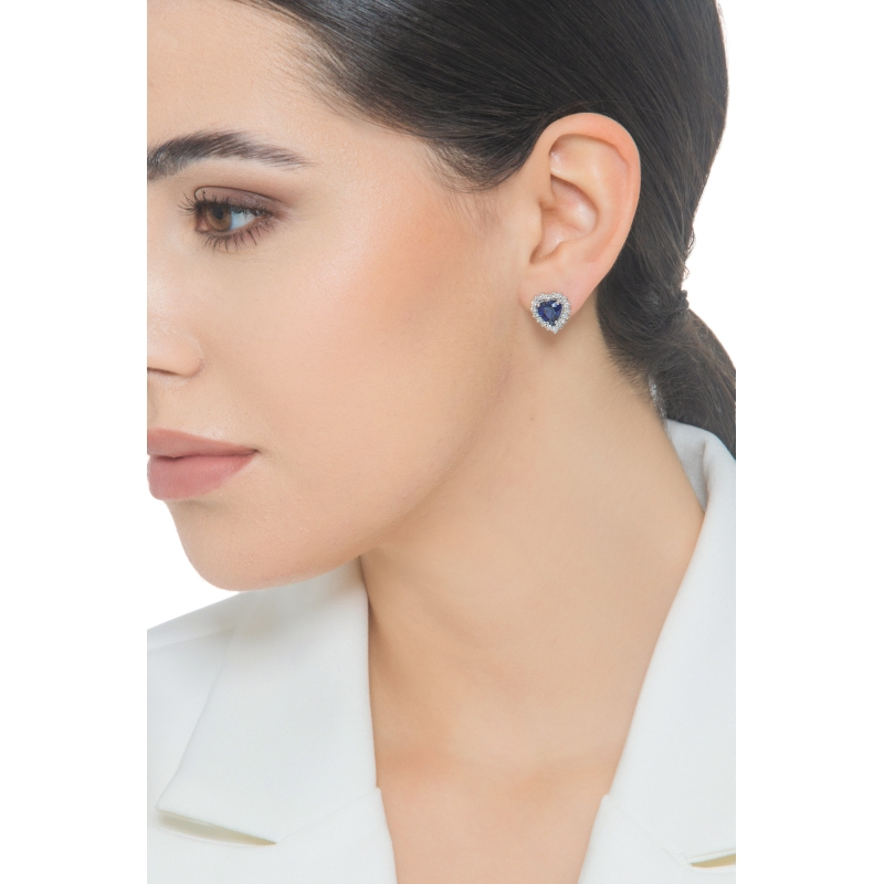 Pendientes de oro blanco de 18k con zafiro azul en corte corazón Pendientes de oro blanco de 18k con zafiro azul en corte corazón