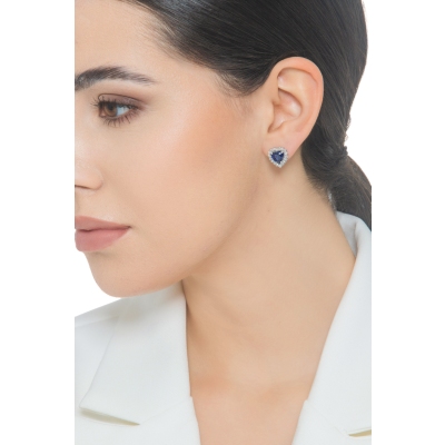 Pendientes de oro blanco de 18k con zafiro azul en corte corazón