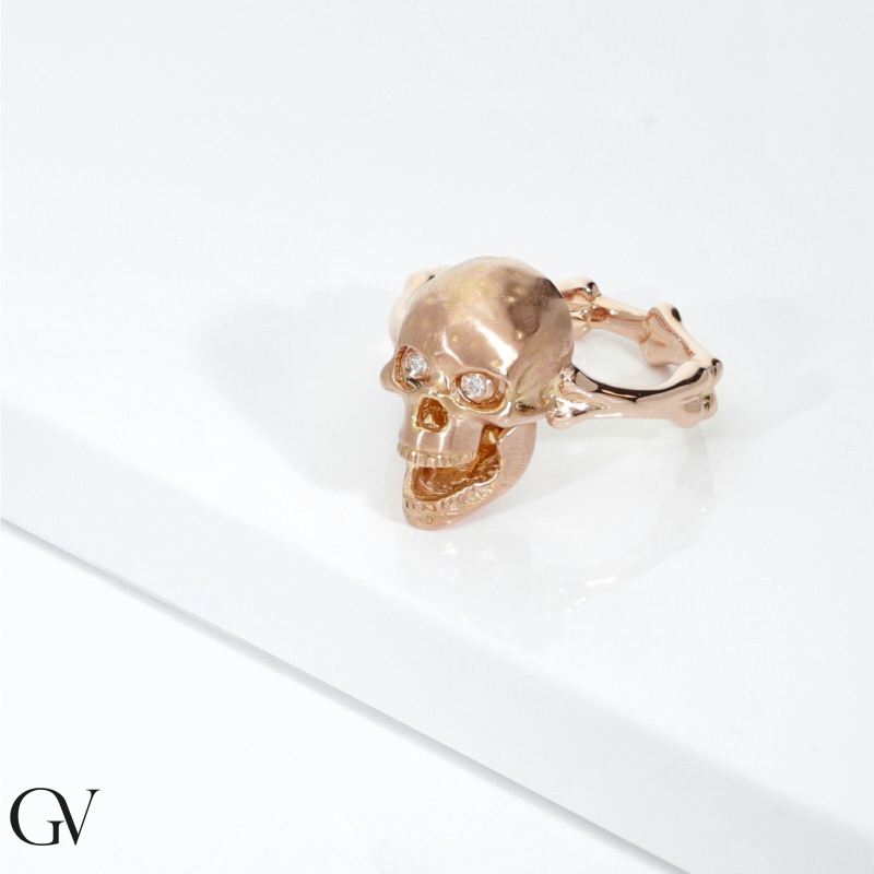Anillo con calavera móvil en oro rosa 18k y diamantes  Anillo con calavera móvil en oro rosa 18k y diamantes