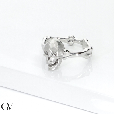 Anillo skull móvil en oro blanco 18k con diamantes