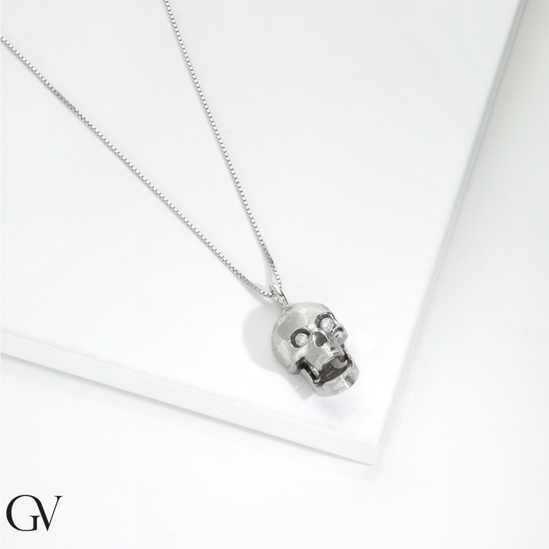 Collar en oro blanco 18k con colgante skull con diamantes Collar en oro blanco 18k con colgante skull con diamantes